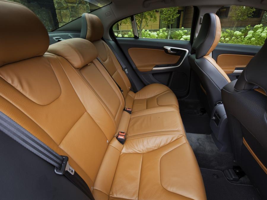  Volvo S60 T6 2010 года  (US) (фото 22 из 24)